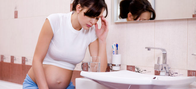 Неприятный привкус во рту: причины, виды, лечение