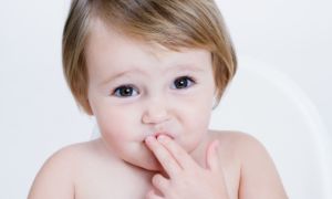 Рвота у ребенка без температуры и поноса и с ними, если тошнота и боль в животе, причины и что делать родителям