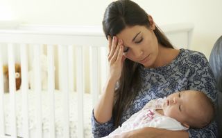 После родов болит голова — причины и что делать?