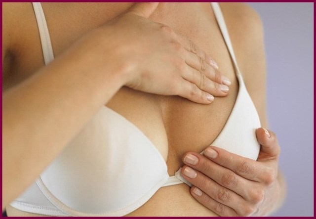Причины покраснения на грудине у женщины, между грудными железами, около или вокруг сосков