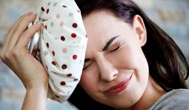 Болит голова и тошнит: что делать, лечение в домашних условиях