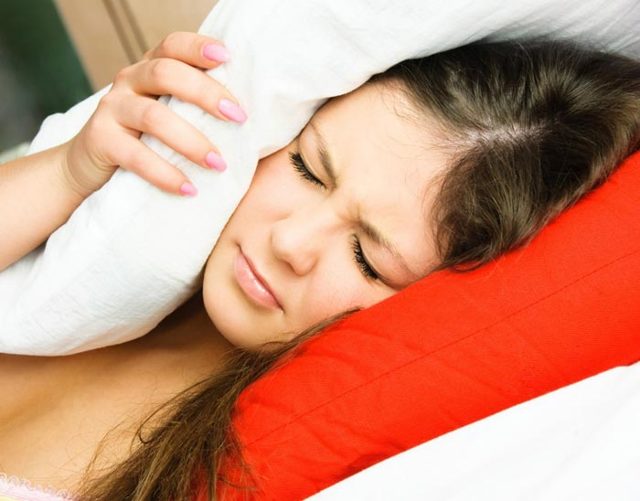 Немеют пальцы рук во сне: причины и лечение недуга