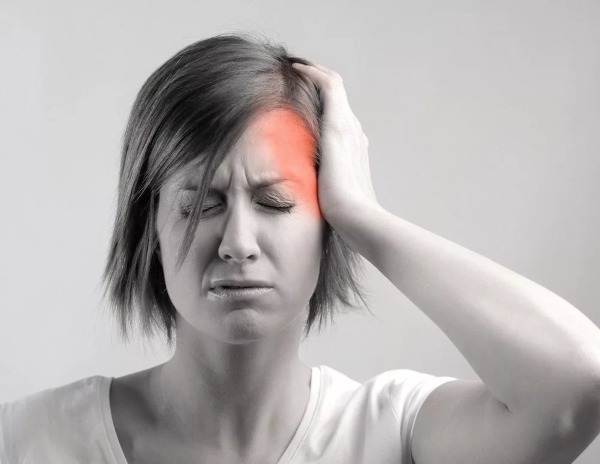 Болит левая часть головы и глаз: причины, диагностика и лечение