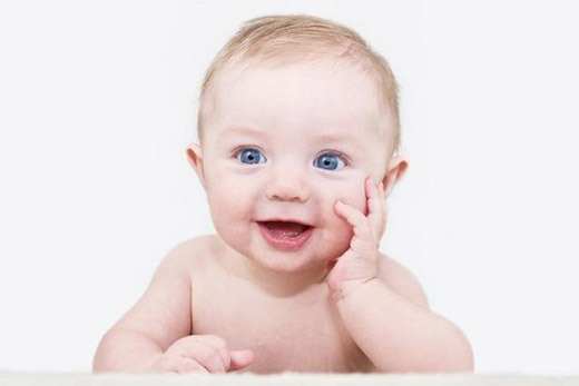 Белые пятна на лице у ребенка: причины и лечение