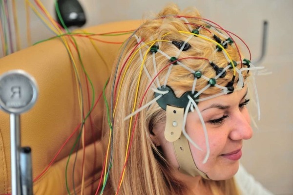 ЭЭГ головного мозга - что это такое, что показывает электроэнцефалограмма?