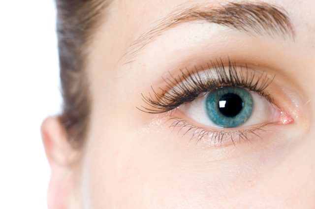 Почему темнеет в глазах: возможные причины, лечение