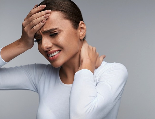 Болит голова сзади: виды болей, причины, симптомы и методы лечения