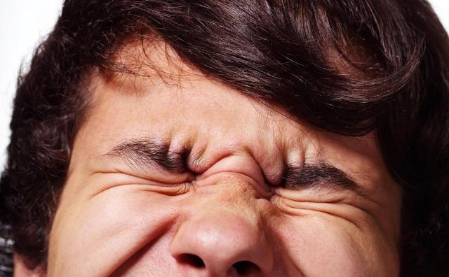 Болит глазное яблоко при движении - боль в глазах, причины, почему при повороте в глазу, при надавливании