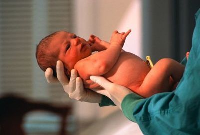 Киста яичника у плода и новорожденных девочек: причины, лечение