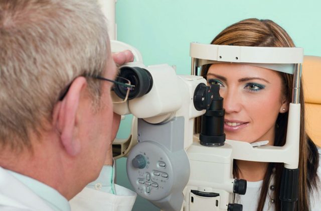 Звездочки в глазах: причины, характерные симптомы и лечение