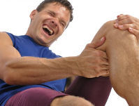 Что делать при судорогах в ногах: первая помощь