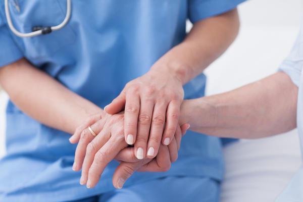 Кончик пальца на правой руке: причины и методы лечения