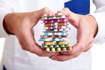 Антибиотики при мочеполовых инфекциях у мужчин и женщин: таблетки широкого спектра действия