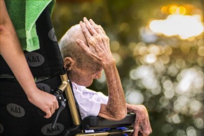 Сколько живут с болезнью Паркинсона: продолжительность жизни на разных стадиях