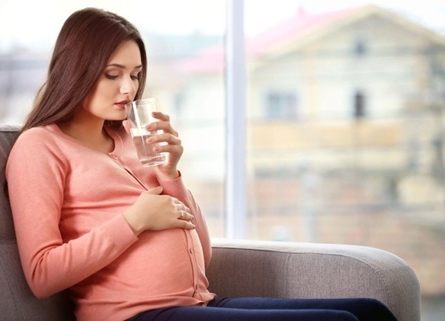 Можно ли пить соду при беременности: плюсы и минусы