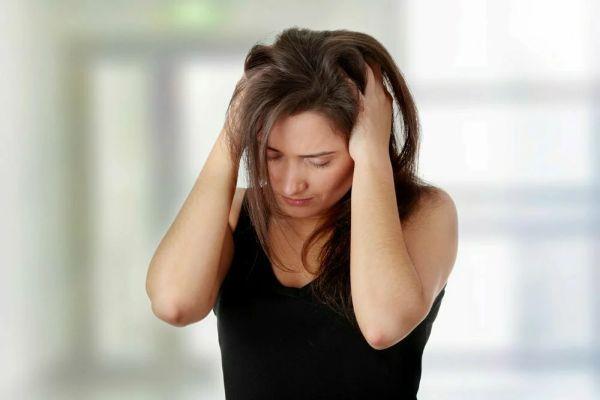 Боль в голове давящая: причины и симптоматика