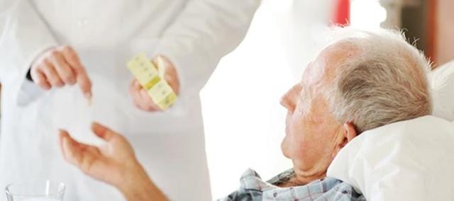 Слабительное для пожилых людей для ежедневного применения: какое выбрать, обзор медикаментозных и народных средств