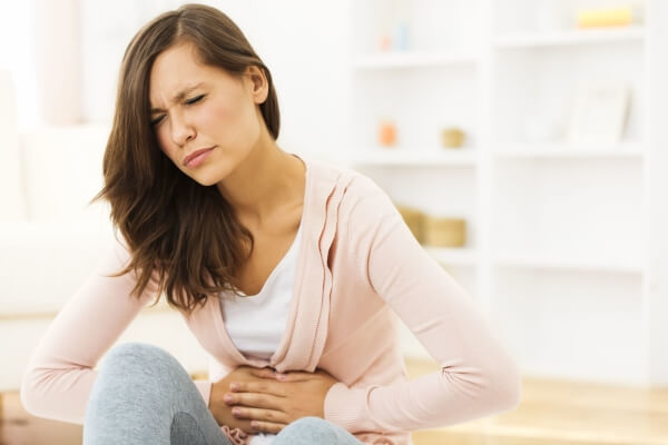 Симптомы болезни поджелудочной железы у женщин: первые признаки заболеваний, лечение, причины