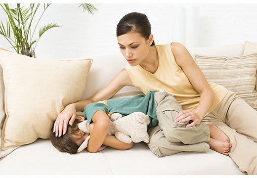 Рвота у ребенка без температуры и поноса и с ними, если тошнота и боль в животе, причины и что делать родителям