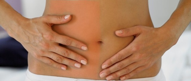 Боль в животе справа от пупка: причины и симптомы