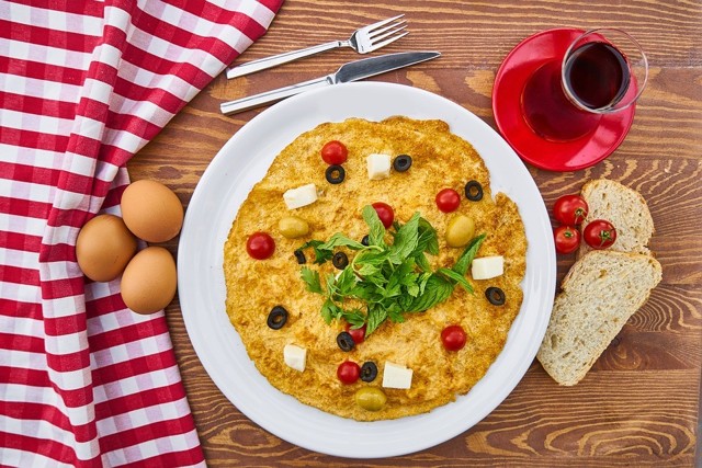 Омлет диетический: рецепт яичницы и низкокалорийного омлета при правильном питании и похудении, как готовить на сковороде и в мультиварке, вариант с овощами