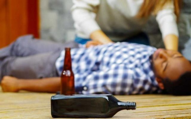 Болит желудок после алкоголя: что делать и чем лечить