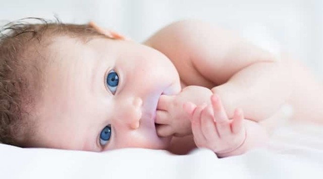 Врожденный паралич лицевого нерва у новорожденных