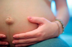 Пупочная грыжа при беременности, опасность для вынашивания и родов