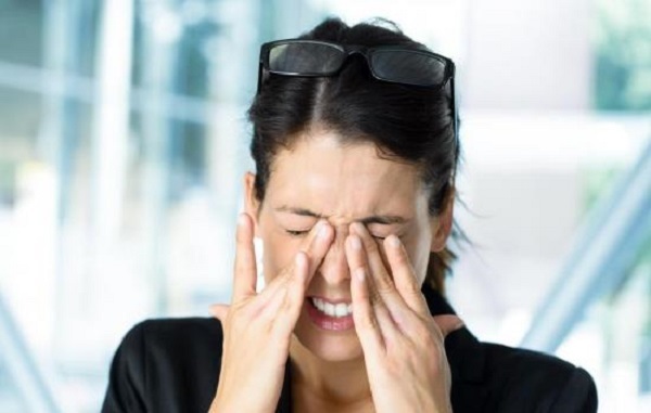 Болят глазные яблоки: почему возникают такие ощущения и о чем это говорит?