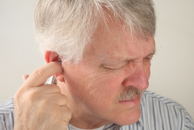 Писк в ушах: причины, лечение