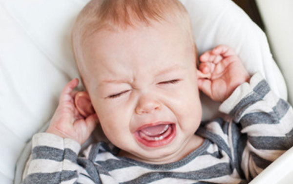 У ребенка болит шея сзади, сбоку или с одной стороны, что делать