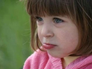Раздражение вокруг рта у ребенка и взрослого: причины, лечение и профилактика