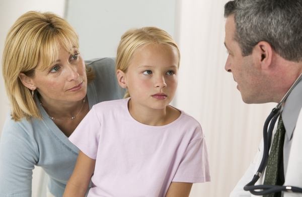 Рефлюкс у детей: причины, симптомы и лечение