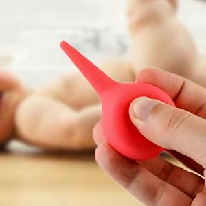 Как делать клизму для новорожденных при запорах