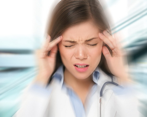 Что делать, если кружится голова и заложило уши: симптомы и возможные причины состояния, первая помощь и последующее лечение