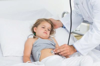 У ребенка температура и рвота - что делать и чем лечить