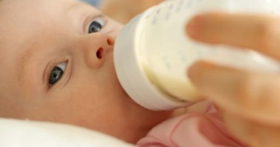 Кисломолочная смесь для новорожденных при запорах: какую лучше выбрать?