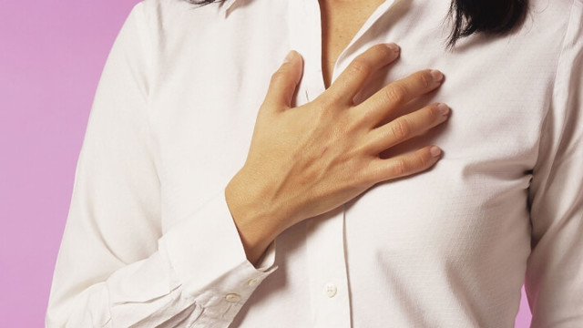 Отрыжка воздухом и боль в грудной клетке: причины и лечение
