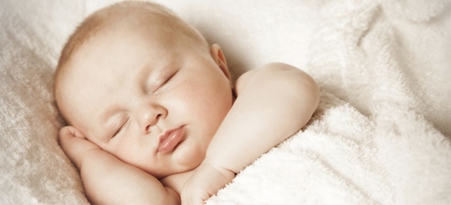 Причины и как остановить икоту у новорожденного?