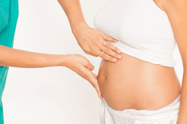 Желтые выделения у беременных женщин — причины, варианты лечения