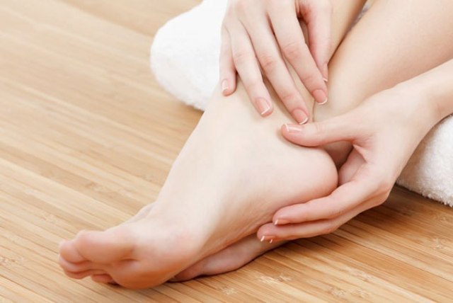 Дерматит на ногах (мокнущий, сухой, венозный) – причины, лечение