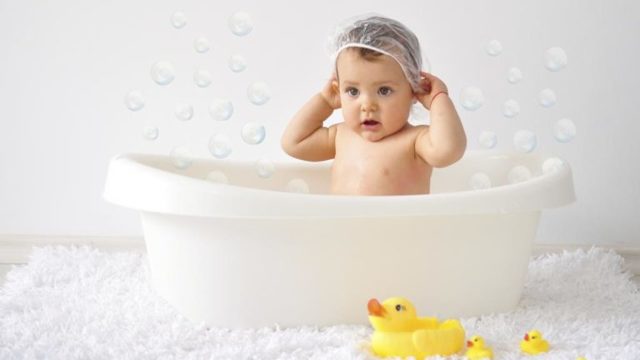 Можно ли купать ребенка после прививки от гепатита, по каким причинам запрещается купание и можно ли мочить прививку