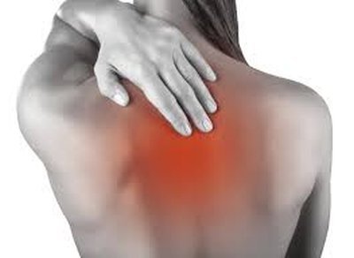 Боль в позвоночнике между лопаток отдает в грудную клетку, шейный отдел, ноющая, сильная, пульсирующая