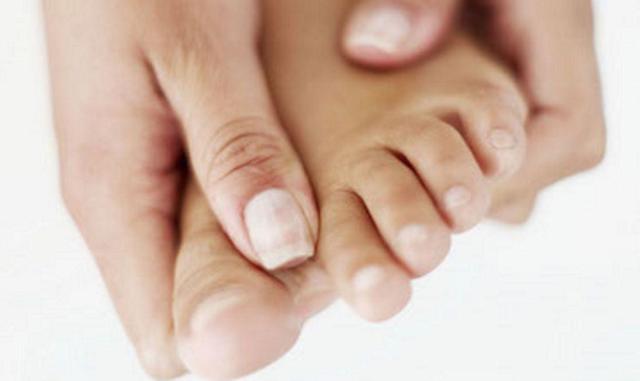Покраснение между пальцев ног и зуд лечение