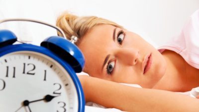 Почему болит голова, когда долго спишь внешние и внутренние причины